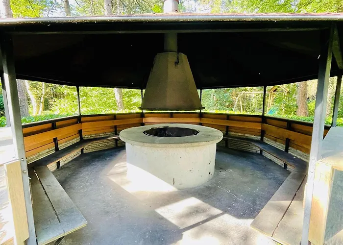 Quaint In With Swimming Pool 빌라